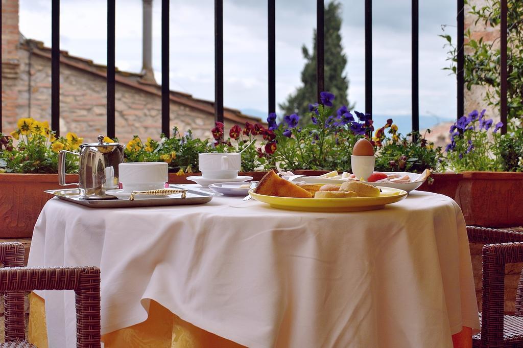 Hotel Leon Bianco San Gimignano Esterno foto