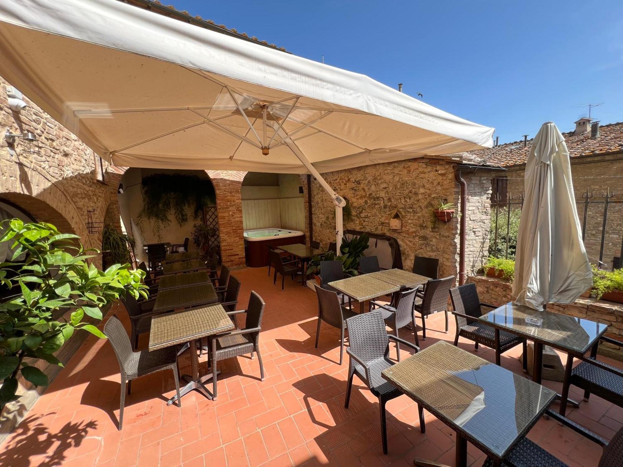 Hotel Leon Bianco San Gimignano Esterno foto