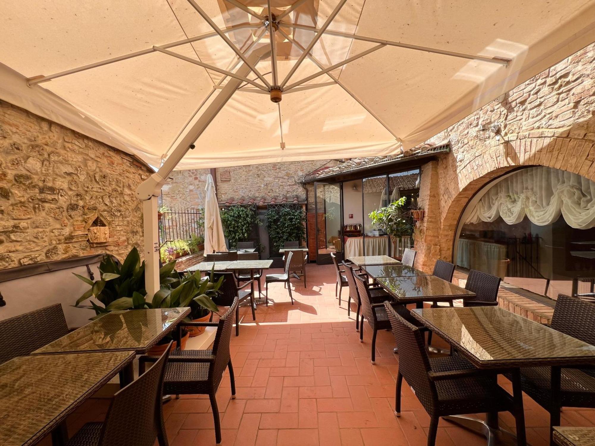 Hotel Leon Bianco San Gimignano Esterno foto