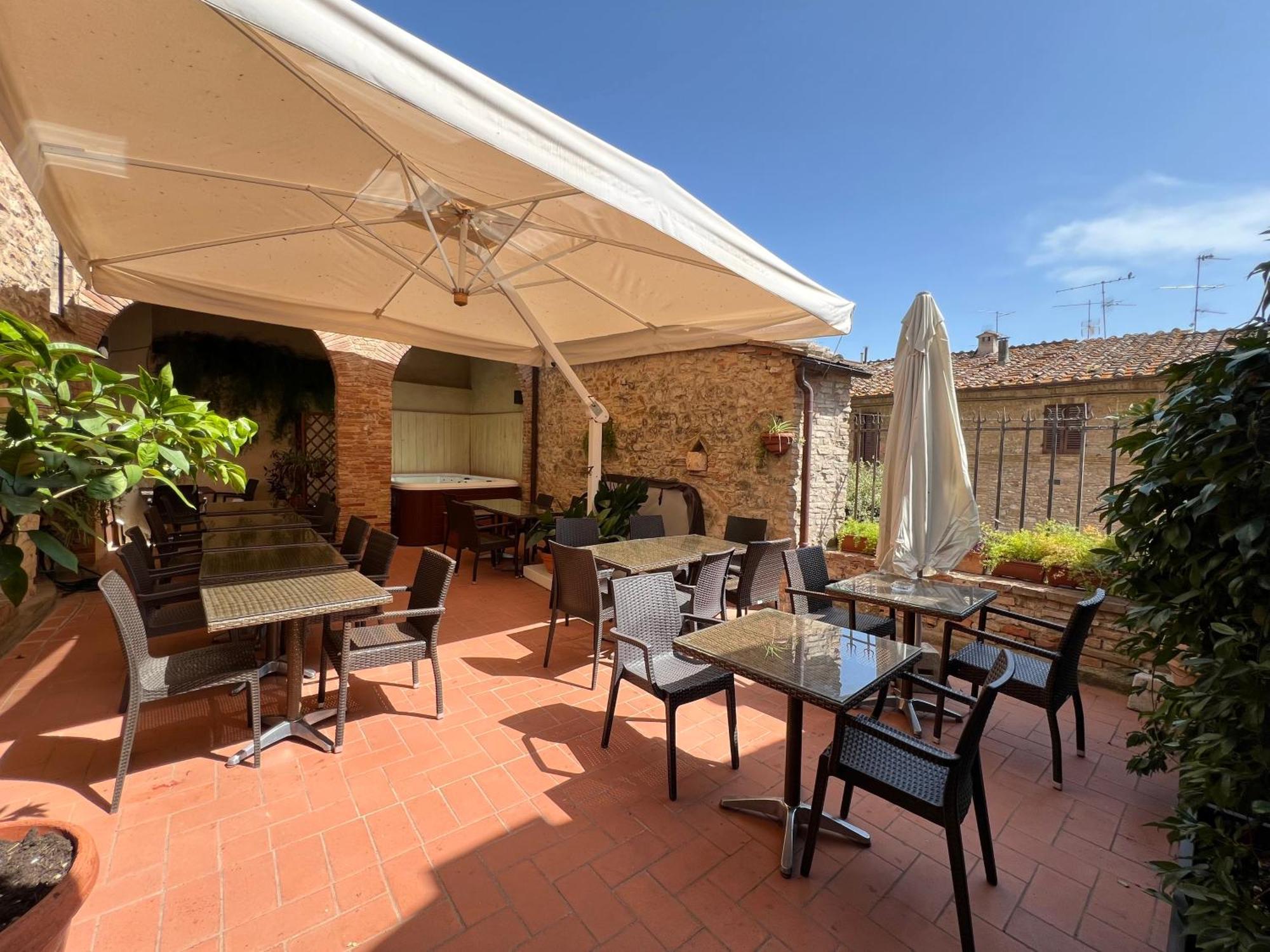 Hotel Leon Bianco San Gimignano Esterno foto