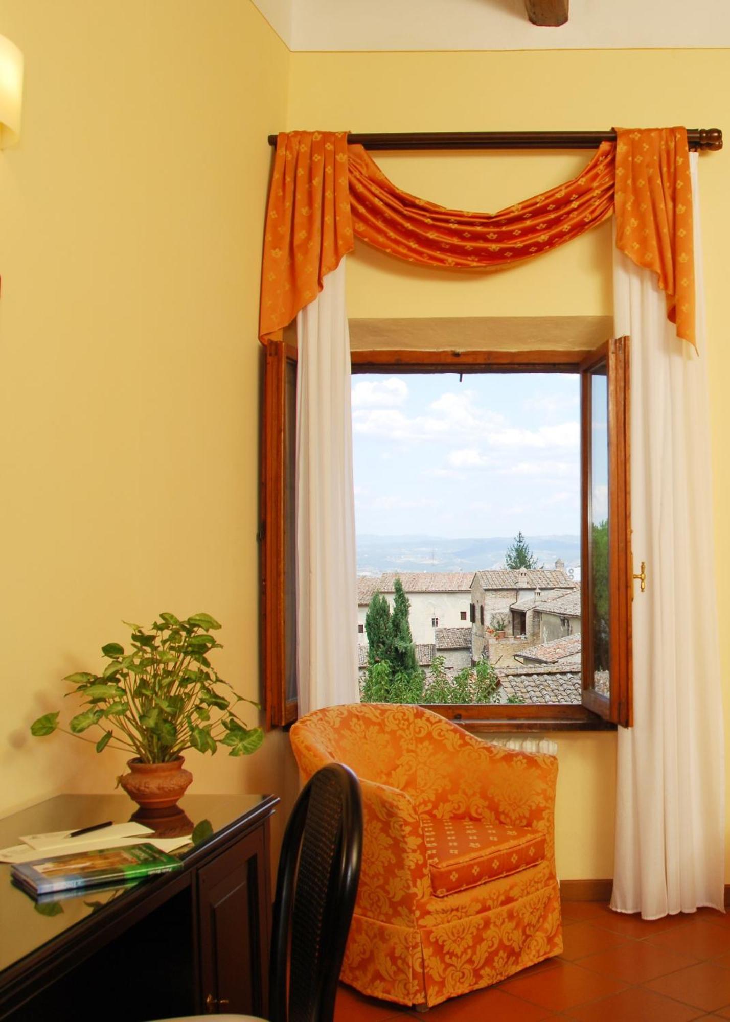 Hotel Leon Bianco San Gimignano Esterno foto