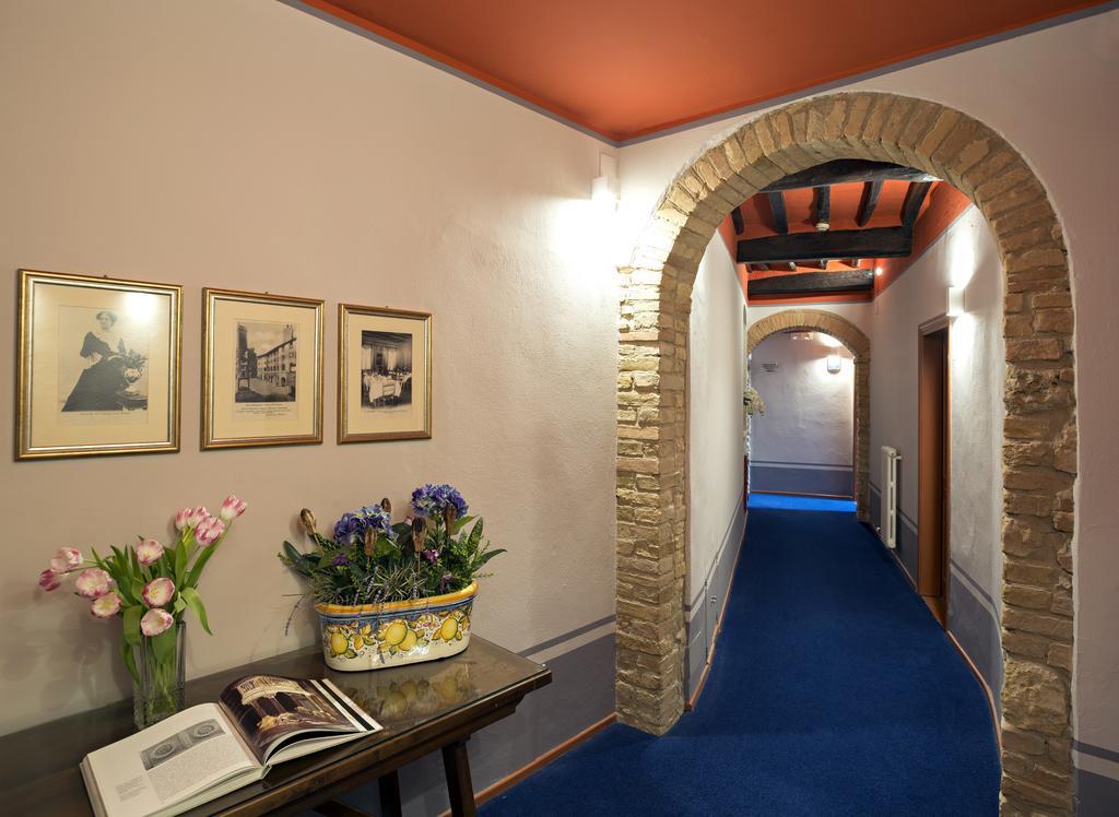 Hotel Leon Bianco San Gimignano Esterno foto