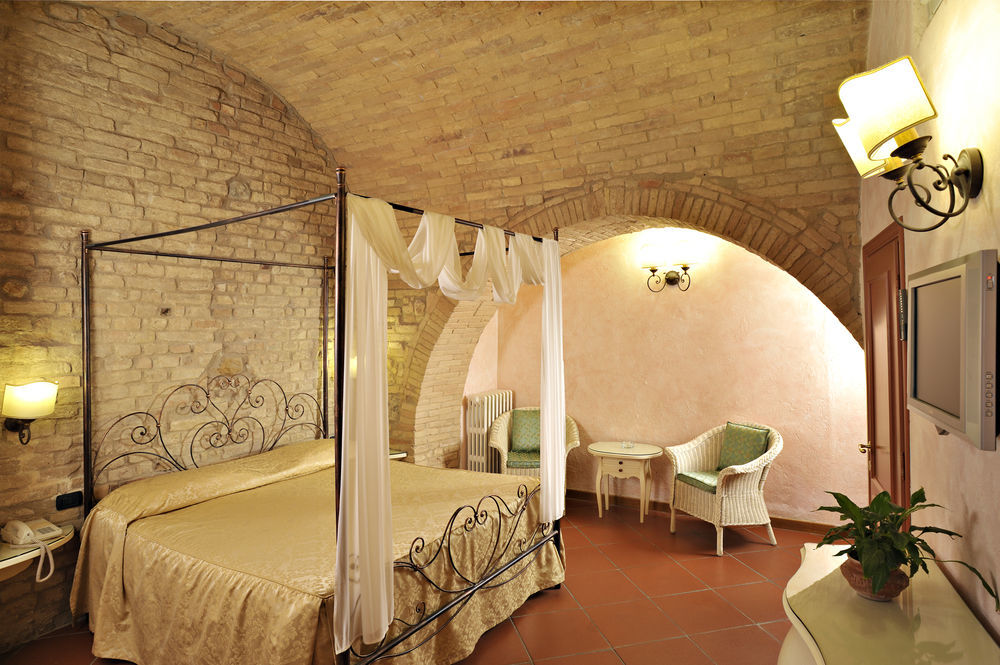 Hotel Leon Bianco San Gimignano Esterno foto